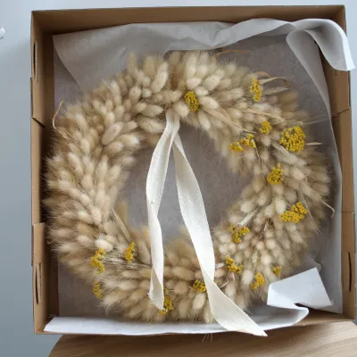 Wreath of lagurus and achillea